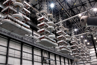 世界首条±800kV高压直流线路在中国投产 清洁能源输送的里程碑